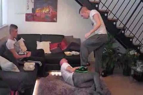 Who Makes Tthellos guy Difference Part 1