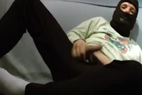 The Ghost rip howdys clothowdyng ! (Destruction of clothowdyng)