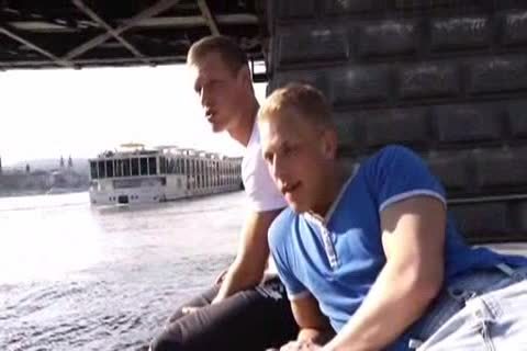 Two hawt Blonds