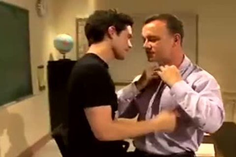 manent Pay Teacthis guyr Visit & bangs In Clas