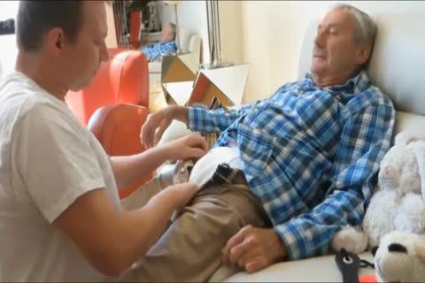 I Love Daddies And Making 'em Feel precious. I Have Been Doing It For Years And Years. If you are A Daddy, Please Let Me suck Your rod