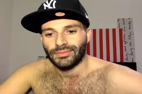 Lo Spavaldo Giocatore Di Rugby Romano Dopo Essersi Concesso Ai Festini Piu' Hardporchi Capitolini Si Dedica Ad Una Sana Attivita' Di Masturbazione Domestica Lo Spruzzo E' All Ordine