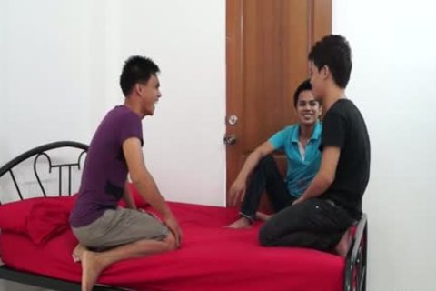 Three twinks Daisy Chain ass On The sofa