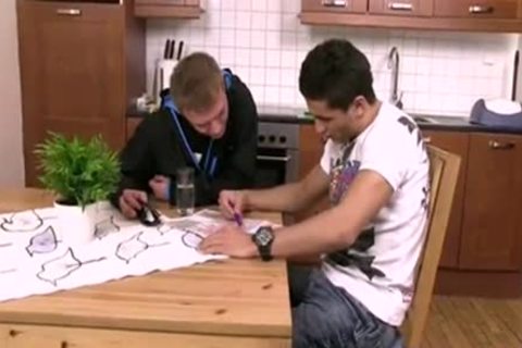 Comiendose Al Novio De La Amiga