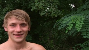 Czech Hunter - Very slim sucking for money outdoors