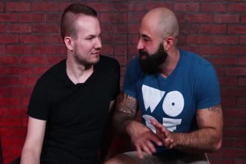 Bearback - Furry Hunks Atlas Grant & Devin Tyler plow In The Bear Den