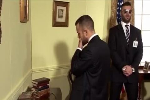 Alex Marte, De Guardaespaldas A Follar Al Presidente