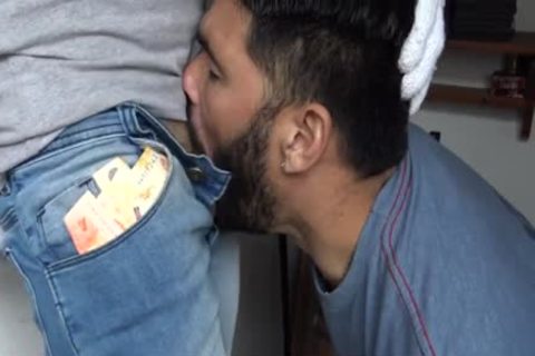 Tattooed Latin receives extra specie To Ride Stranger's 10-Pounder