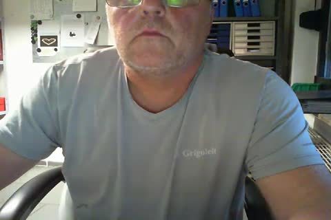 P2-Office dude - huge spooge