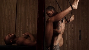 MEN: American Trent King bareback doggy fucking