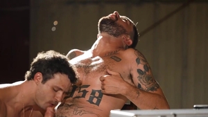 Bromo US: American spanking indoor