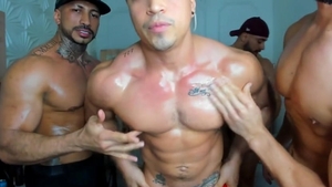 Model Invites Bodybuilder Muscle friends Into intimate Show