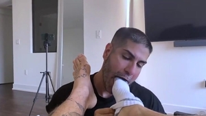Worshipping His sexy Feet & shlong Until he cum [ONLYFANS]