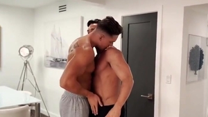 Cade Maddox bonks Jay Fisher (jj_aussie)